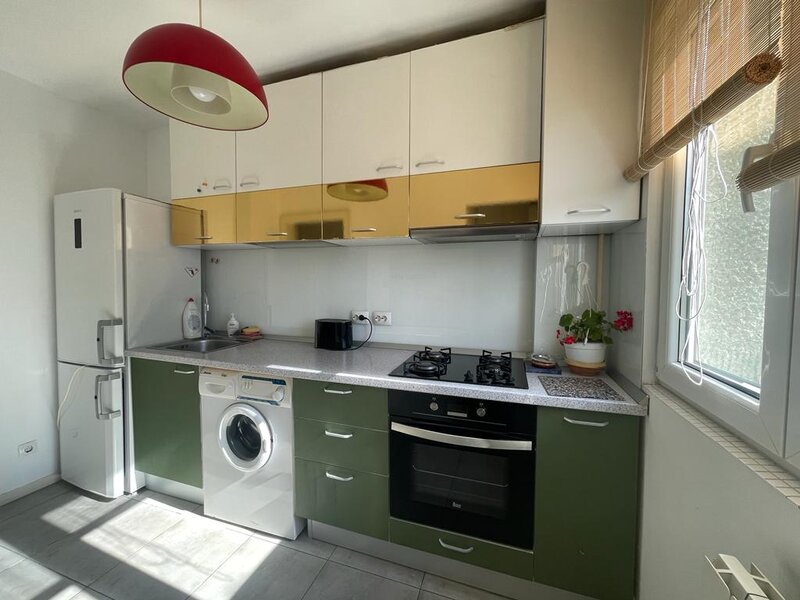 Titan, Nicolae Grigorescu, 10 minute metrou,