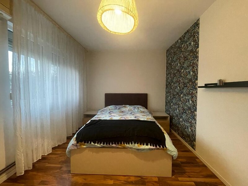 Titan, Nicolae Grigorescu, 10 minute metrou,