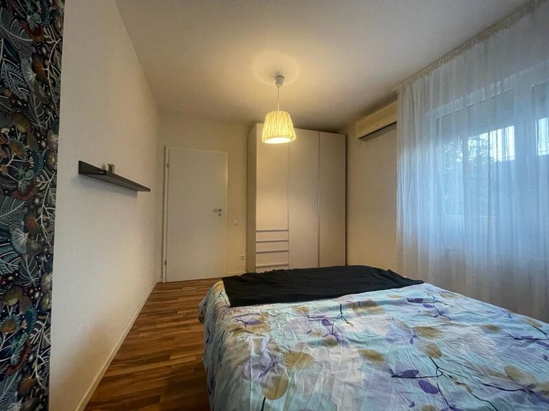 Titan, Nicolae Grigorescu, 10 minute metrou,